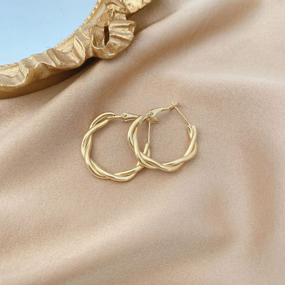 Twist Pearl Bow Drops