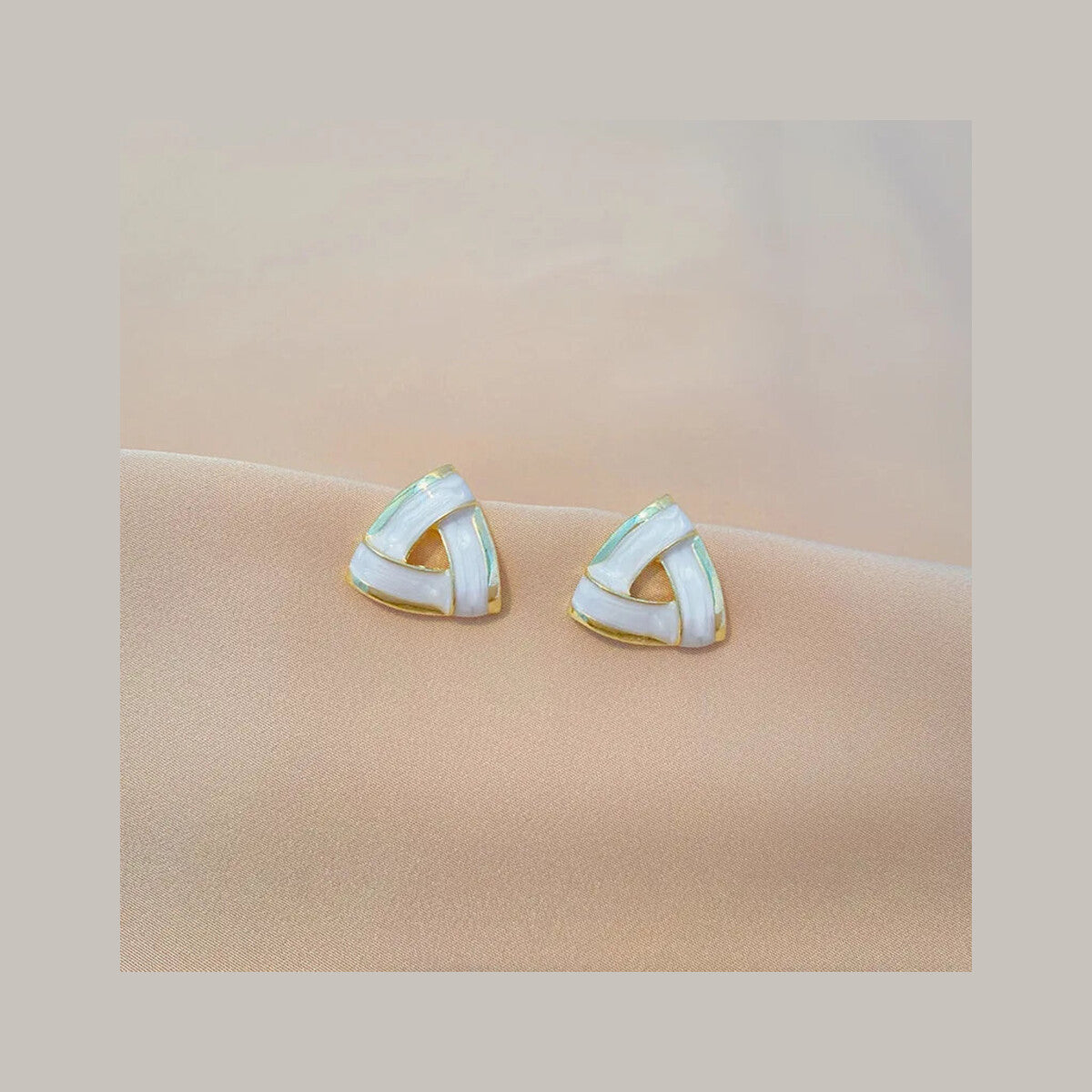 Pearl Alloy Bow Earrings – Bow Vibe Luxe
