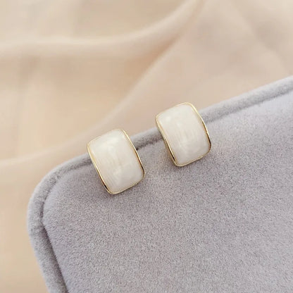 Arched Beige Bow Drops
